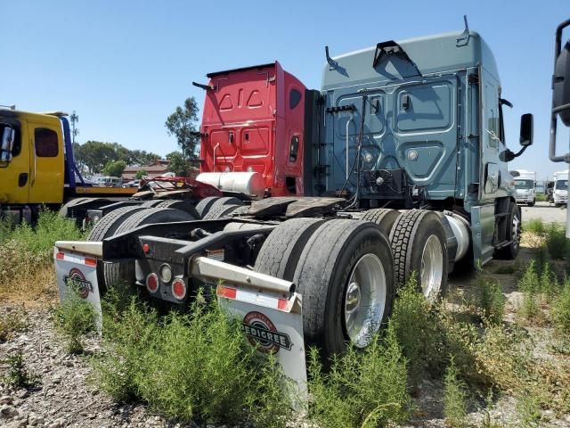 2018 Freightliner Cascadia 113