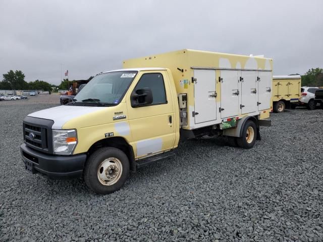 2017 Ford Econoline E450 Super Duty Cutaway Van