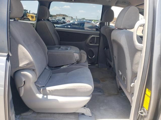 2005 Toyota Sienna CE