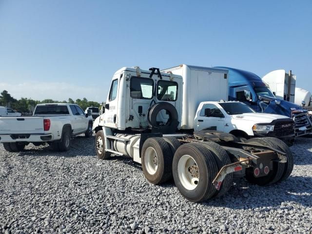 2014 Freightliner Cascadia 113