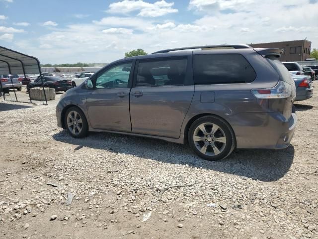 2011 Toyota Sienna Sport