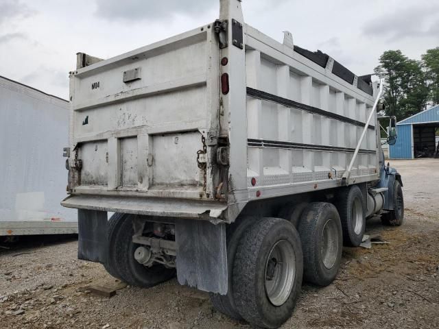 2000 Freightliner Medium Conventional FL112