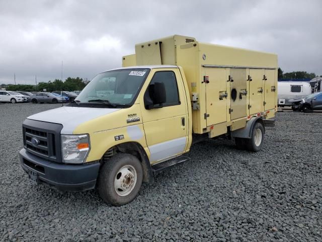 2019 Ford Econoline E450 Super Duty Cutaway Van