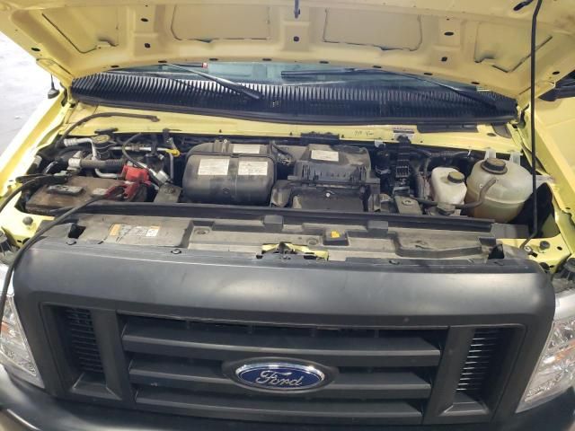 2022 Ford Econoline E450 Super Duty Cutaway Van