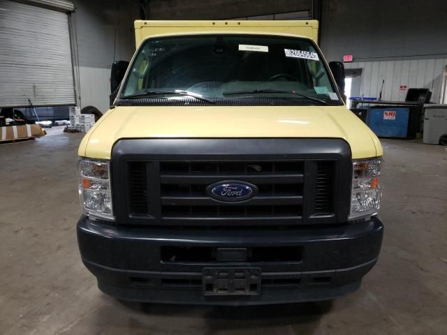 2022 Ford Econoline E450 Super Duty Cutaway Van