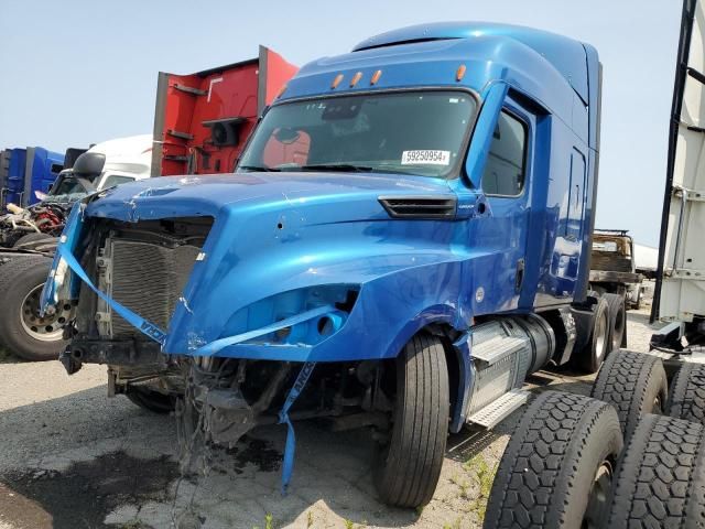 2020 Freightliner Cascadia 126