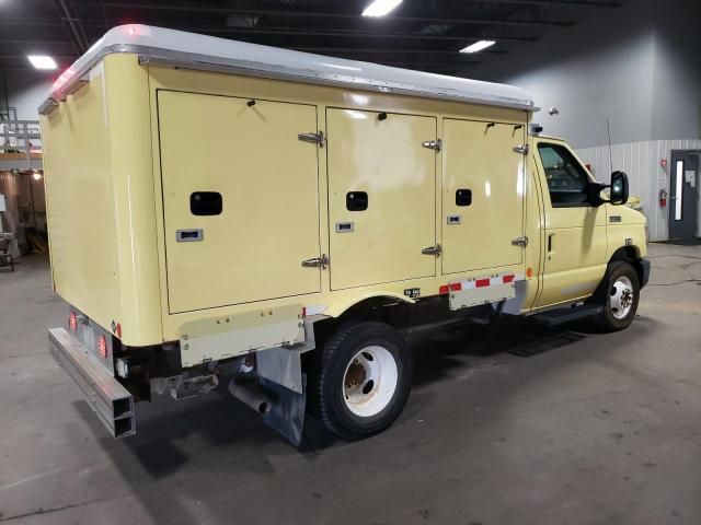 2017 Ford Econoline E350 Super Duty Cutaway Van