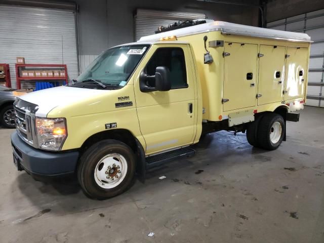 2017 Ford Econoline E350 Super Duty Cutaway Van