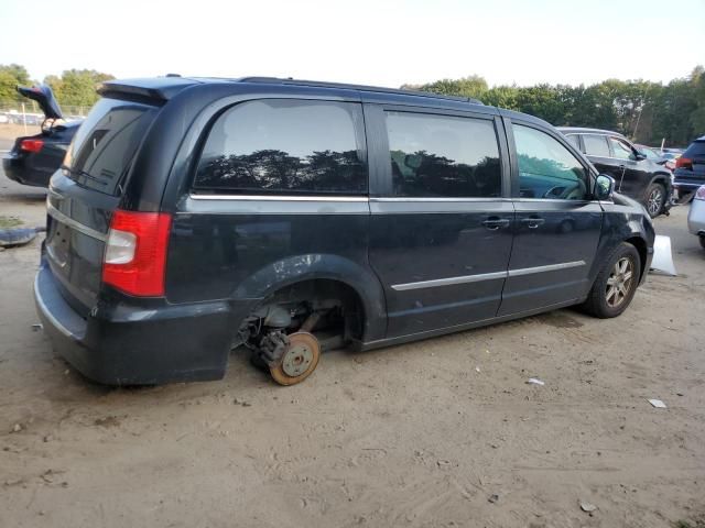 2012 Chrysler Town & Country Touring L