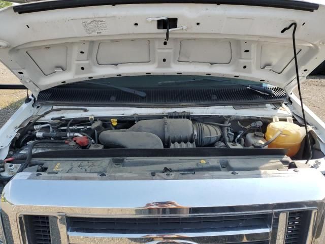 2016 Ford Econoline E450 Super Duty Cutaway Van