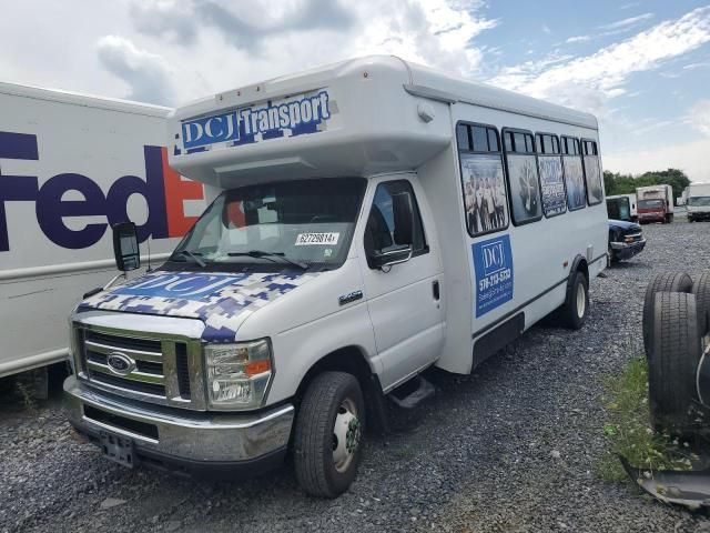 2016 Ford Econoline E450 Super Duty Cutaway Van