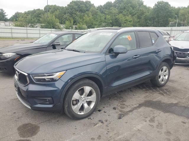 2021 Volvo XC40 T5 Momentum