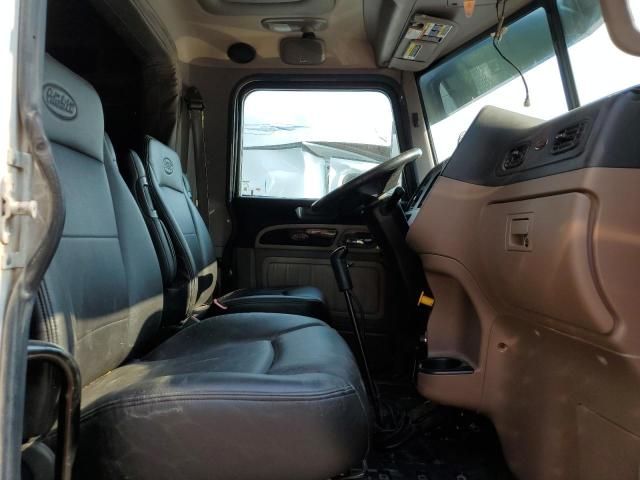 2023 Peterbilt 389