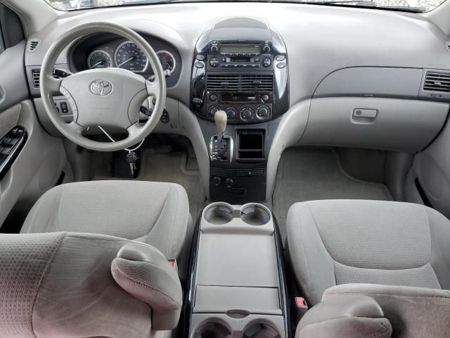 2004 Toyota Sienna CE