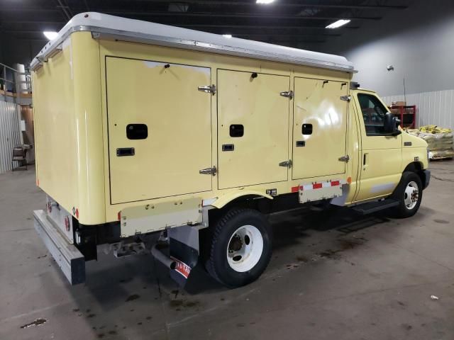 2017 Ford Econoline E350 Super Duty Cutaway Van