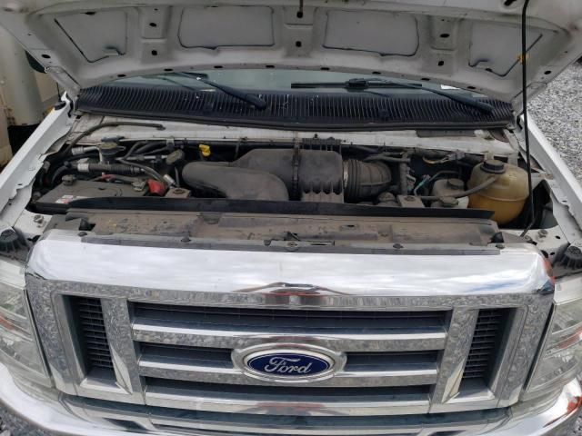 2016 Ford Econoline E450 Super Duty Cutaway Van