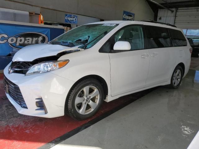 2019 Toyota Sienna LE