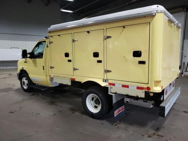 2017 Ford Econoline E350 Super Duty Cutaway Van