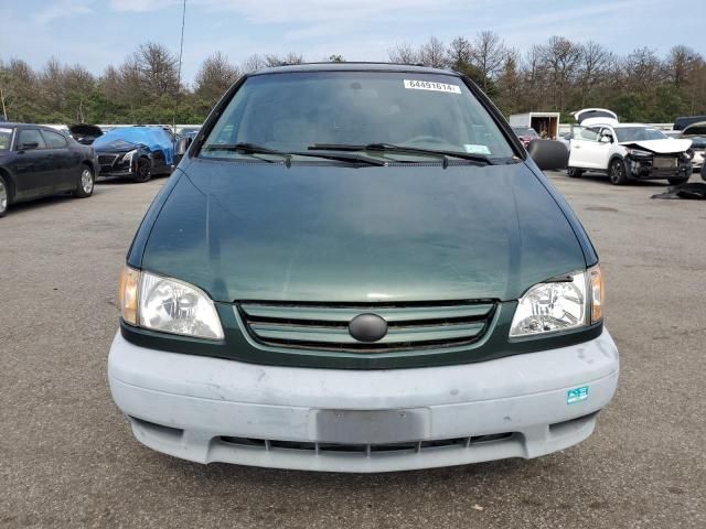 2002 Toyota Sienna LE