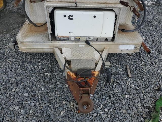 2000 Featherlite Mfg Inc 4926
