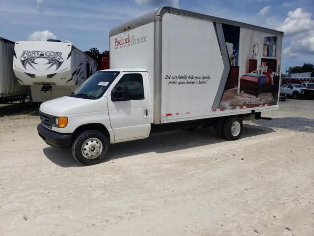 2004 Ford Econoline E350 Super Duty Cutaway Van