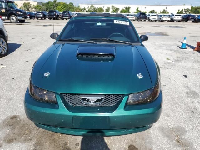 2000 Ford Mustang