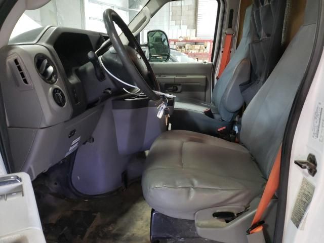 2018 Ford Econoline E450 Super Duty Cutaway Van