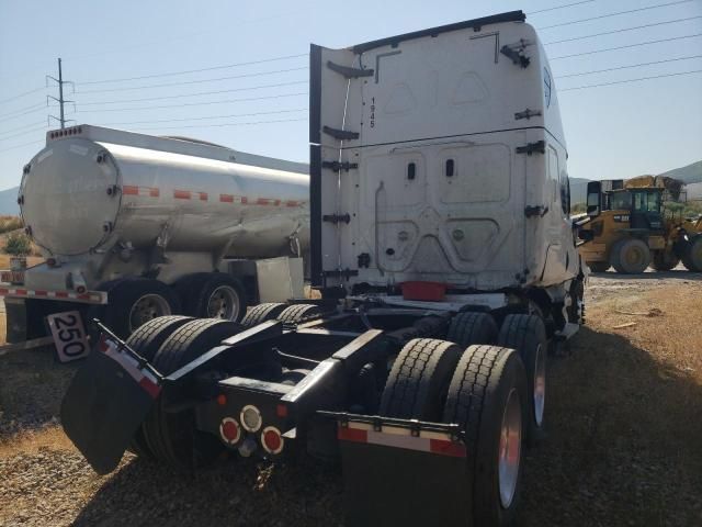 2019 Freightliner Cascadia 126