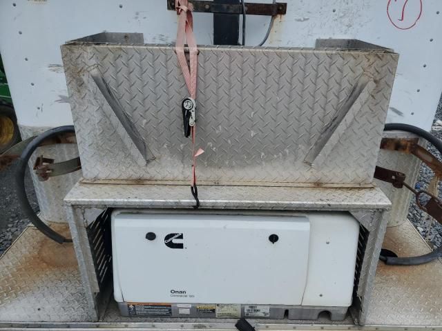 2000 Featherlite Mfg Inc 4926