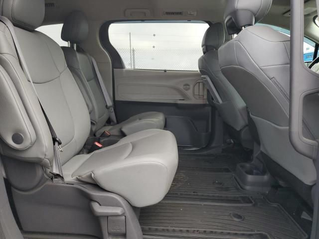 2021 Toyota Sienna XLE