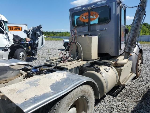 2014 Peterbilt 384