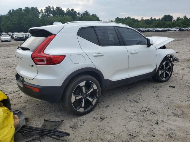 2022 Volvo XC40 T5 Momentum