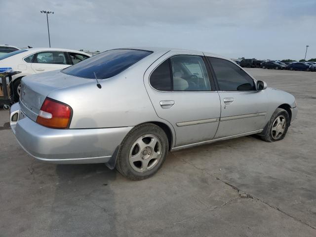 1999 Nissan Altima XE