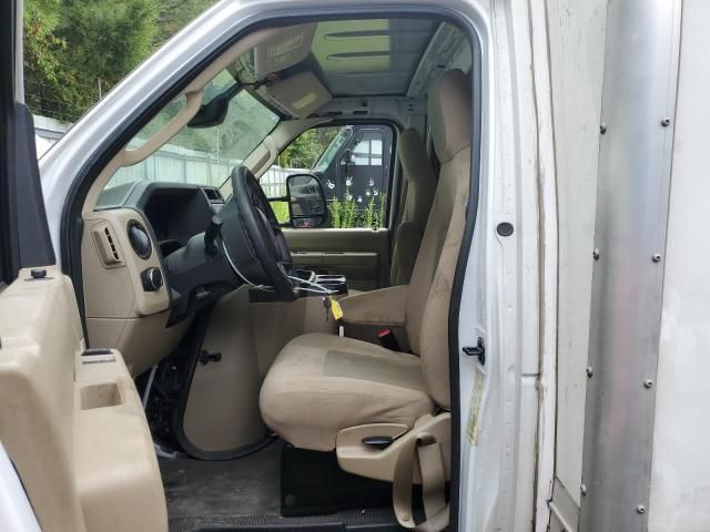 2021 Ford Econoline E450 Super Duty Cutaway Van