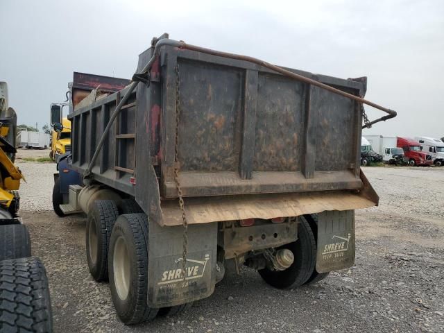 2005 Peterbilt 335