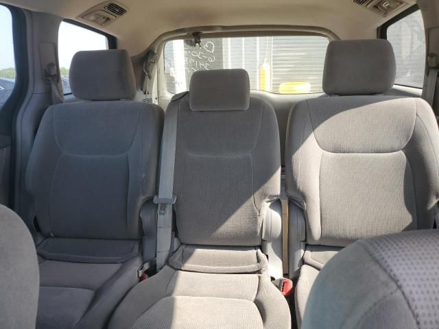 2004 Toyota Sienna CE