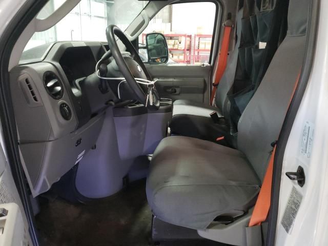 2017 Ford Econoline E350 Super Duty Cutaway Van