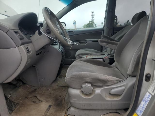 2004 Toyota Sienna CE