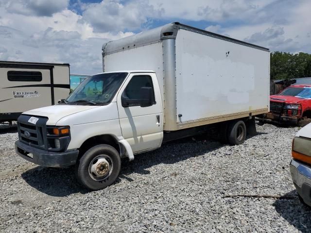 2012 Ford Econoline E350 Super Duty Cutaway Van