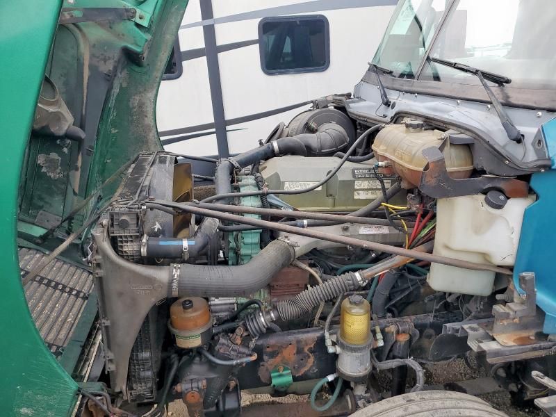 2001 Freightliner CST120 Semi Truck