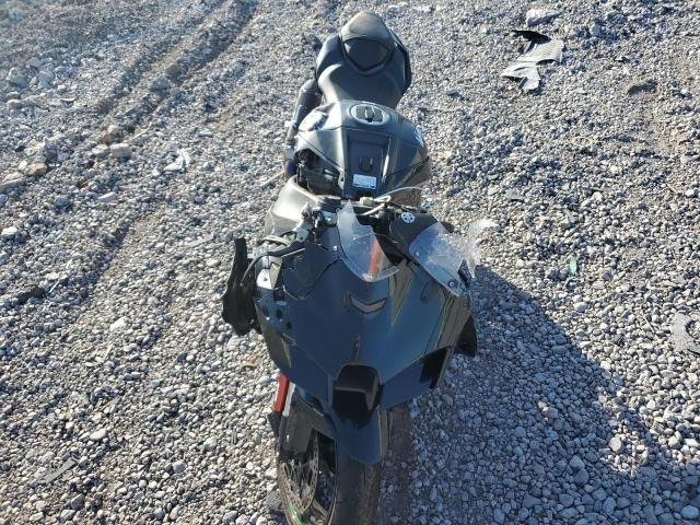 2021 Kawasaki ZX1002 M