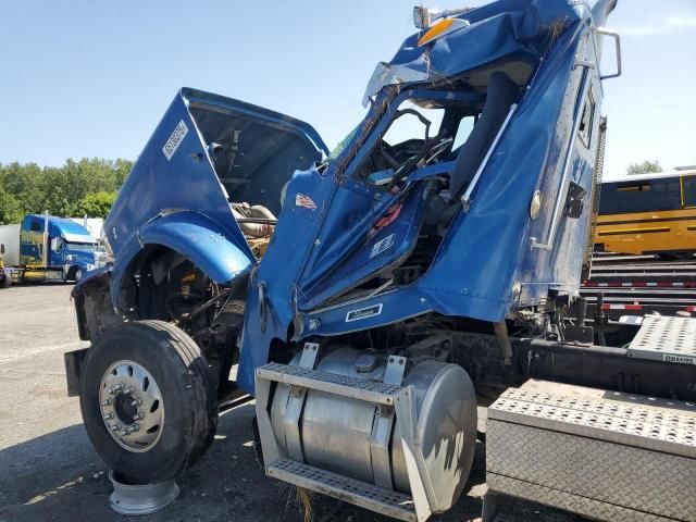 2000 Freightliner FLD120 Semi Truck