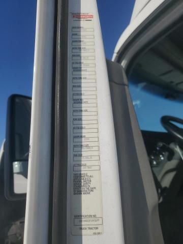 2015 Kenworth T680 Semi Truck