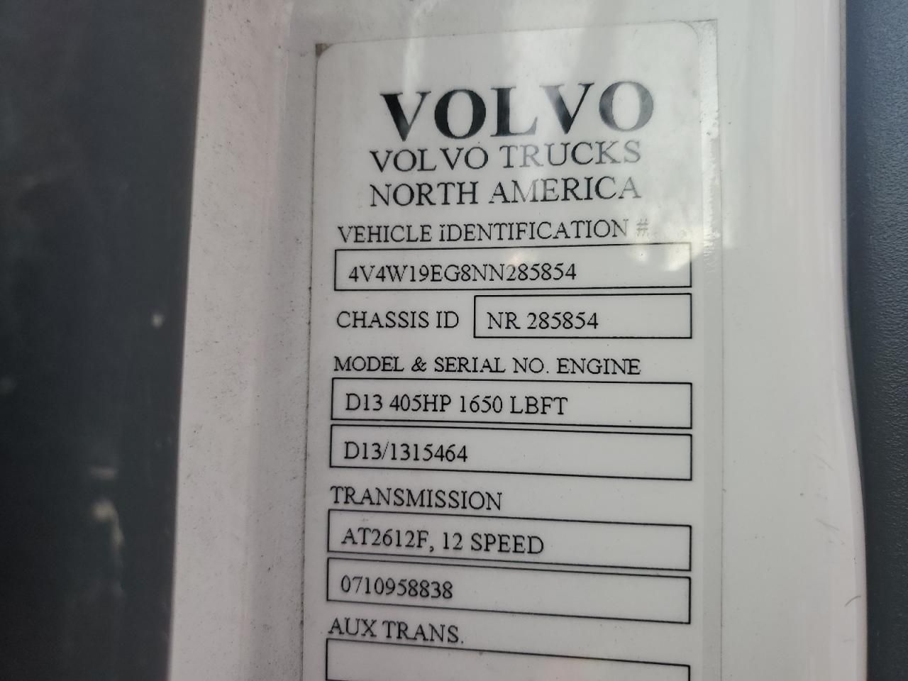 2022 Volvo VNR Semi Truck