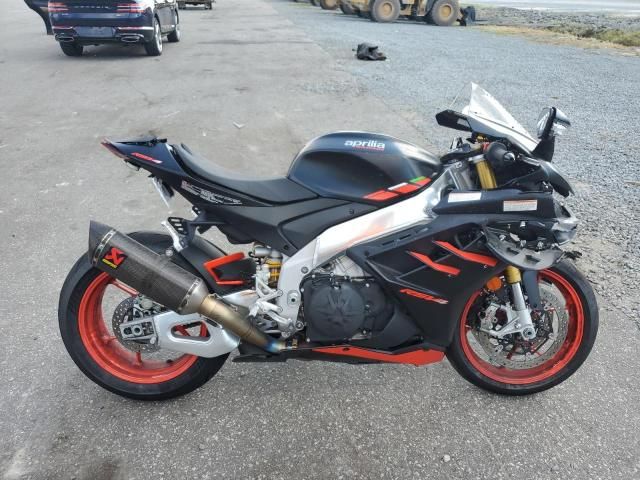 2023 Aprilia RSV4 1100