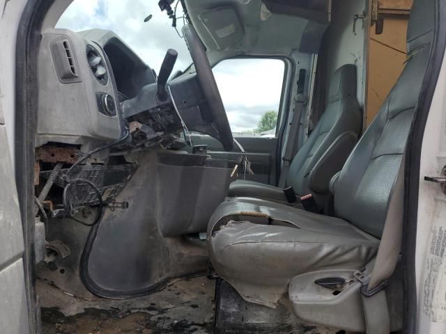 2021 Ford Econoline E350 Super Duty Cutaway Van