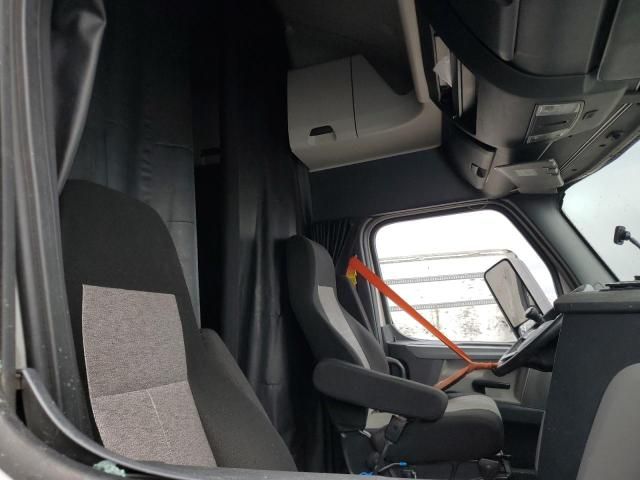 2019 Freightliner Cascadia 126 Semi Truck