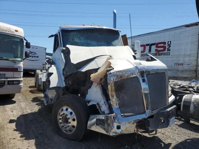2024 Kenworth Construction T880