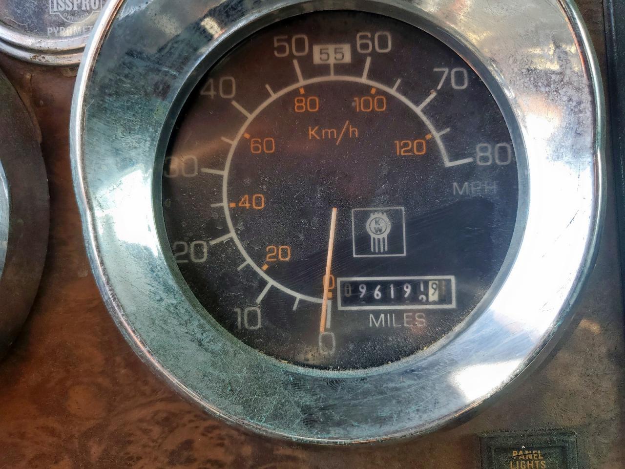 1988 Kenworth T600 Truck Cab AND Chassis
