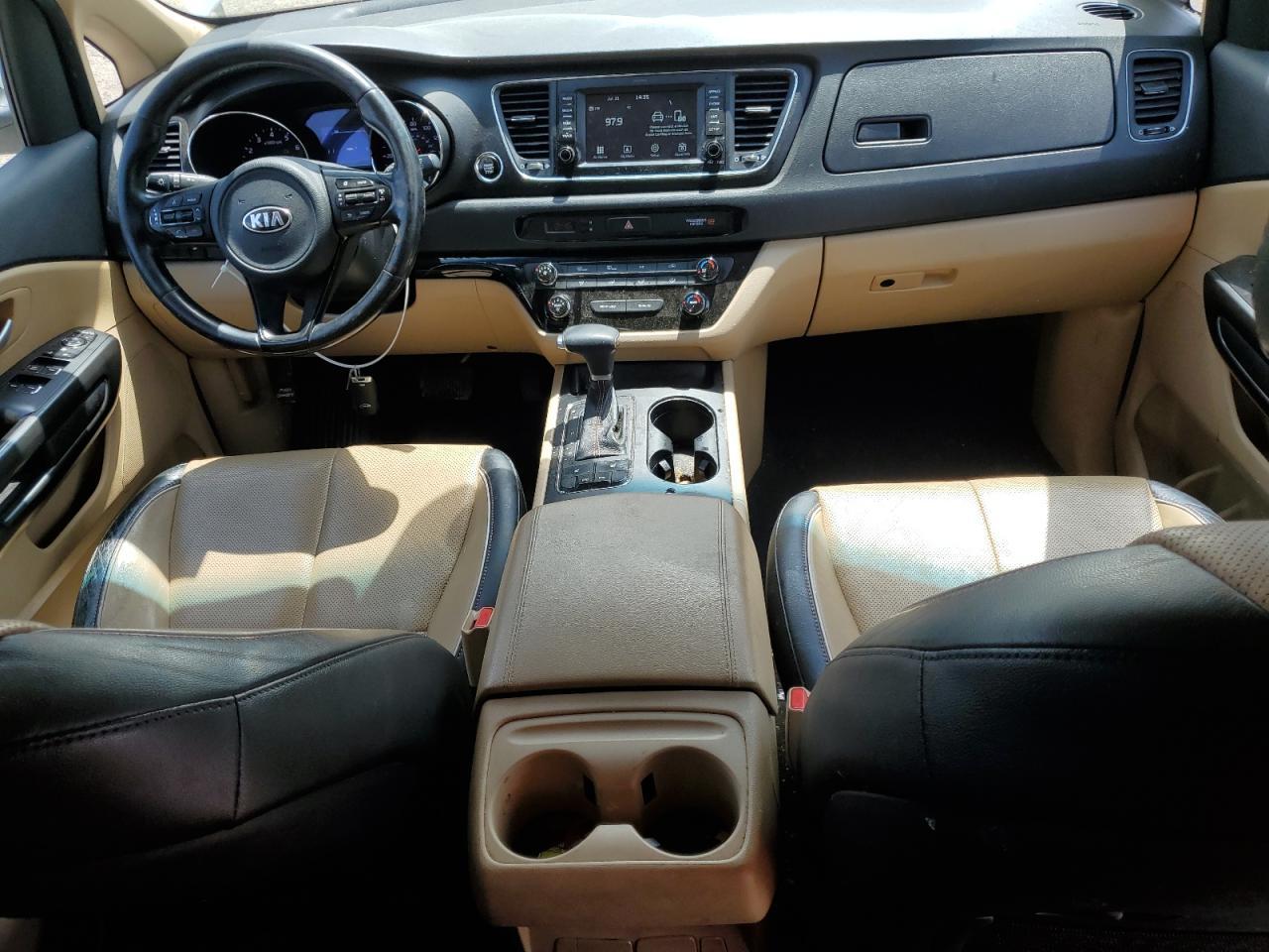 2017 KIA Sedona lx